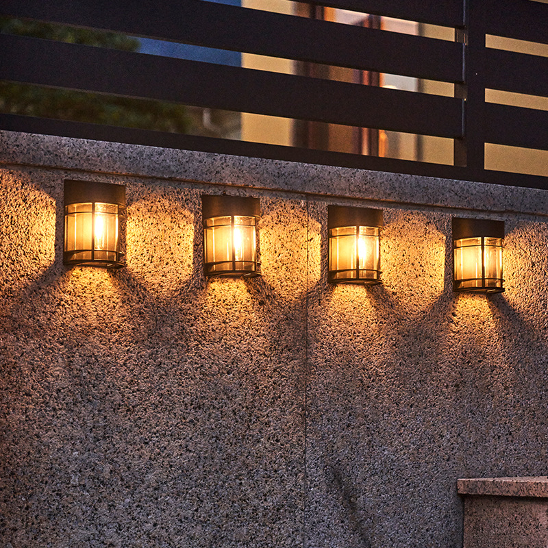 LED Solar Garden Light Outdoor - Smart Garden Fence 评论和价格